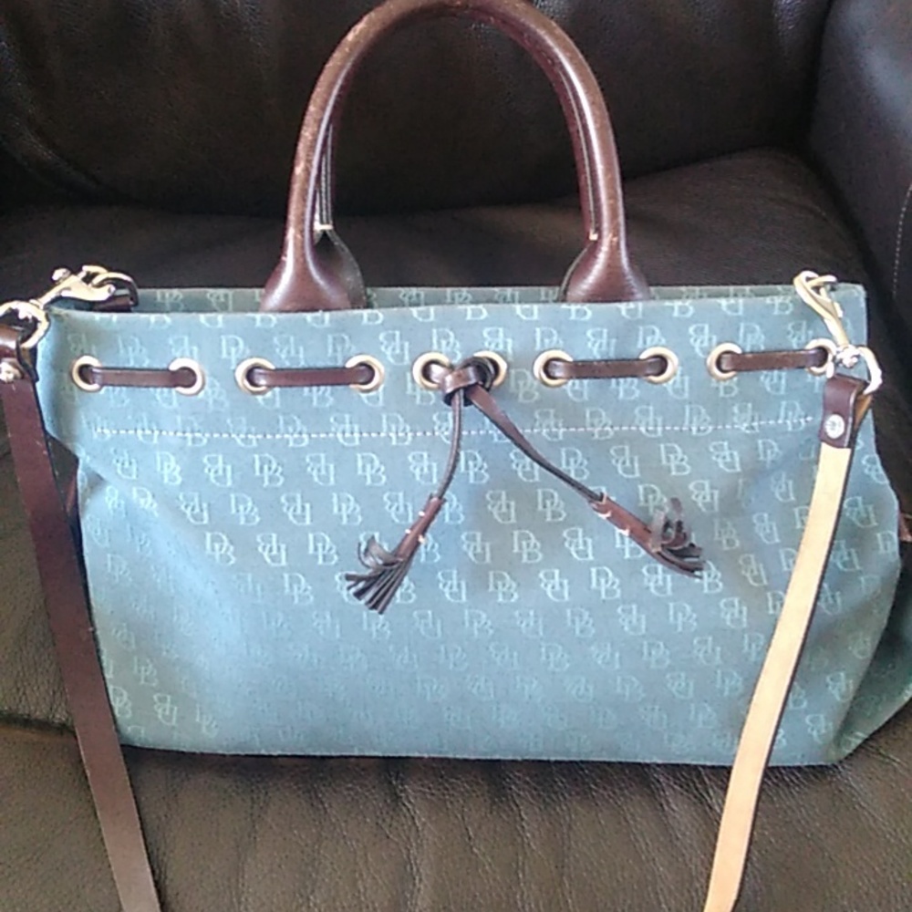 Dooney and Bourke inc purse
